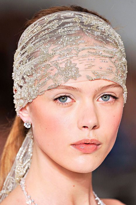 lace head scarf Estilo Hippie, Lace Scarf, Wedding Veils, Vintage Hairstyles, Mode Inspiration, Vintage Lace, Gatsby, Head Scarf, Head Wraps