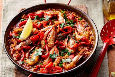 Prawn Chorizo, Chorizo Paella Recipe, Prawn And Chorizo, Prawn Rice, Chorizo Paella, Easy Paella, Paprika Recipes, Rice Snacks, Healthy Rice