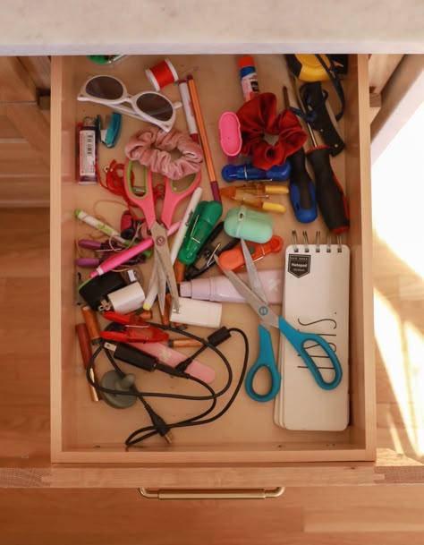 Kitchen Series: Drawer Organization - In Honor Of Design Junk Drawer Aesthetic, Messy Drawer, Knife Drawer, Junk Drawers, Knife Organization, Kitchen Tour, Kitchen Drawing, Stainless Steel Measuring Cups, Utensil Drawer