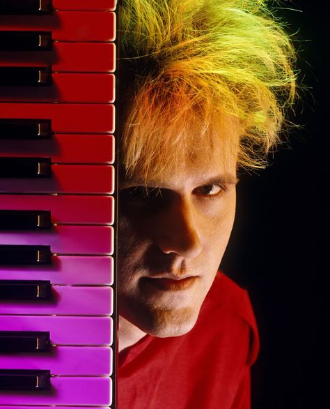 Howard Jones in 1980's. With his keyboard. Howard Jones, Emerson Lake & Palmer, Wave Rock, Warrior Drawing, Real Music, Aesthetic Music, Historical Period, Wardrobe Inspiration, New Haircuts