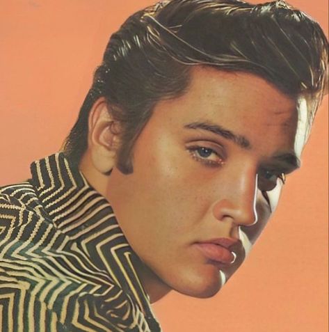 ⚡︎ kayla ࿐ on Twitter: "ELVIS PRESLEY THE MAN YOU ARE 😍 https://t.co/cAJmSl0cmw" / Twitter Elvis Photoshoot, Elvis Presley Quotes, Angel Y Diablo, Elvis Presley Movies, King Elvis Presley, Elvis Presley Images, Young Elvis, John Lennon Beatles, Elvis Presley Pictures