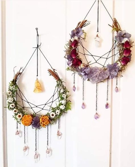 Alternative Wreath Ideas, Nature Dream Catcher, Christmas Dream Catcher, Natural Dream Catcher, Atrapasueños Diy, Macrame Dream Catcher, Pagan Crafts, Xmas Theme, Smart Tiles