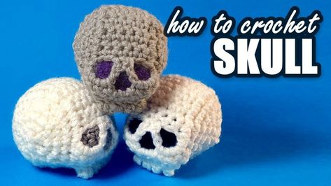 Crochet A Skull, Skull Amigurumi, Crochet Skull Patterns, Crochet Skull, Halloween Crochet Patterns, Learn How To Crochet, Crochet Pumpkin, Fun Crochet Projects, A Skull