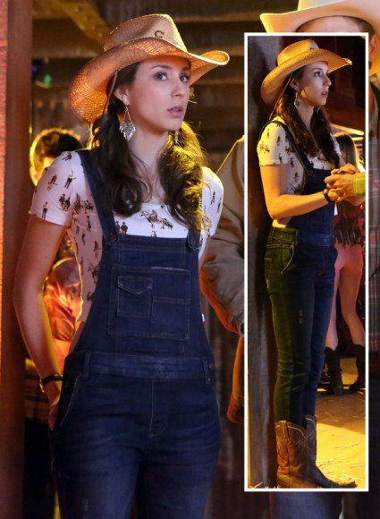 Spencer Hastings Outfits, Spencer Hastings Style, Pretty Little Liars Outfits, Pretty Little Liars Fashion, Troian Bellisario, Printed Crop Top, Spencer Hastings, Cowgirl Chic, Cowgirl Outfits