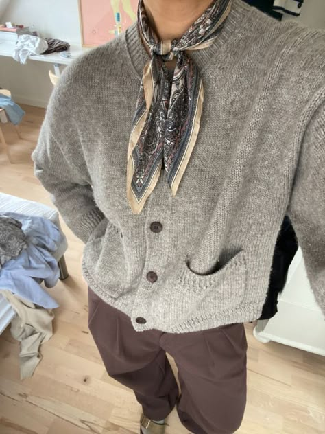 Sweatshirt And Button Up Outfit, Masculine Teacher Outfits, Eclectic Workwear, Hair Wrapping, Fashion Scarves, Mode Casual, Hair Scarf, Head Hair, Mode Inspo