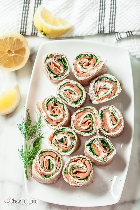 Salmon Pinwheels, Smoked Salmon Appetizer, Salmon Appetizer, Salmon Roll, Salmon Cream Cheese, Pinwheel Recipes, Appetizers For A Crowd, Lemon Dill, Seafood Appetizers