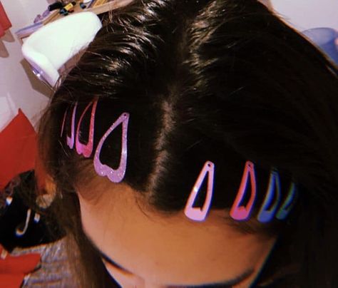 Hair Barets 90s, Cute Hair Clips Aesthetic, Aesthetic Hairclips, Hair Clips Aesthetic, Hair Clips 90s, 90s Hairstyles, 90s Aesthetic, Sarah Jessica Parker, Grunge Hair