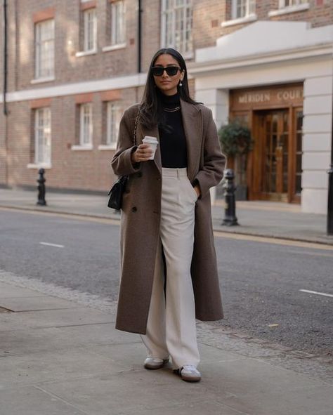 Hannah on Instagram: "Happy Saturday my loves! 💖 how are you spending your day ✨" Rich Mom Style, Chocolate Brown Coat, Brown Coat Outfit, Elegant Chic Style, Winter Coat Outfit, Stylish Jeans Outfit, Winter Workwear, Edgy Clothing, Neutral Wardrobe