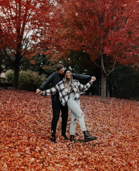 Fall Outfit For Couple Pictures, Couple Photoshoot Fall Ideas, Fall Color Engagement Pictures, Fall Theme Engagement Photos, Couple Fall Session, Day Time Photography, Fall Leaves Photoshoot Couple, October Photoshoot Ideas Couples, Fall Photo Couple