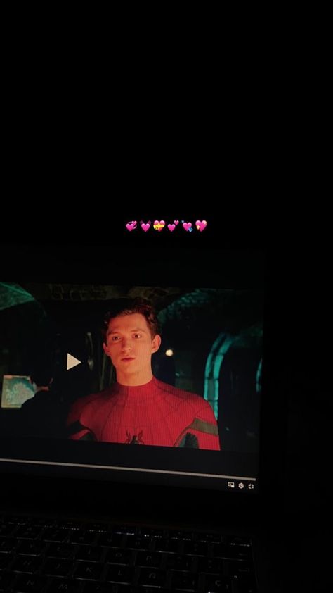 Marvel Instagram Story Ideas, Movie Night Story Instagram, Movie Instagram Story, Story Fake Instagram, Fake Ig Story, Holland Girl, Movie Night Photography, Tomholland Spiderman, Spider Man 3