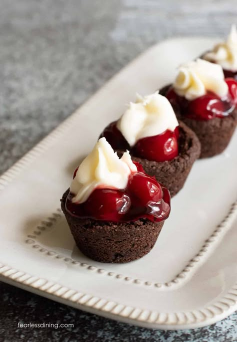 These Gluten Free Black Forest Cookie Cups are perfect for a party! Fill them with chocolate frosting or mousse. Wheat Free Desserts Recipes, Mini Gluten Free Desserts, Gluten And Dairy Free Recipes Desserts, Gf Pastries, Christmas Bites, Crumbl Cookie Recipe, Gluten Free Chocolate Cookies, Tyler Florence, Gf Baking