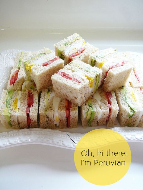 Mini Sandwiches Vegetarian, Triples Sandwich, Peruvian Appetizers, Peru Food, High Tea Food, Tea Sandwich, Tea Party Sandwiches, Peruvian Cuisine, Peruvian Food