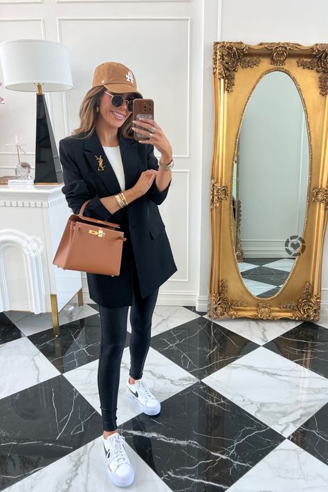 Blazer And Sneakers Outfit, Styling Faux Leather Leggings, Leather Leggings Outfit Casual, Fall Outfits Oversized, White Tank Bodysuit, High Top Sneakers Outfit, Black Leather Leggings Outfit, Sneaker Outfit Fall, Oversized Black Blazer