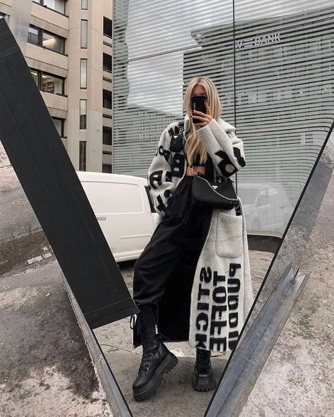 American Style on Instagram: “Winter Outfit Ideas . Which outfit would you add to your shopping list? Credit @blvckd0pe #americanstyle #ootd #outfit #style #fashion…” Foto Poses, Looks Street Style, Outfits 2022, Mode Inspo, 가을 패션, Looks Style, Mode Inspiration, Winter Fashion Outfits, Looks Vintage