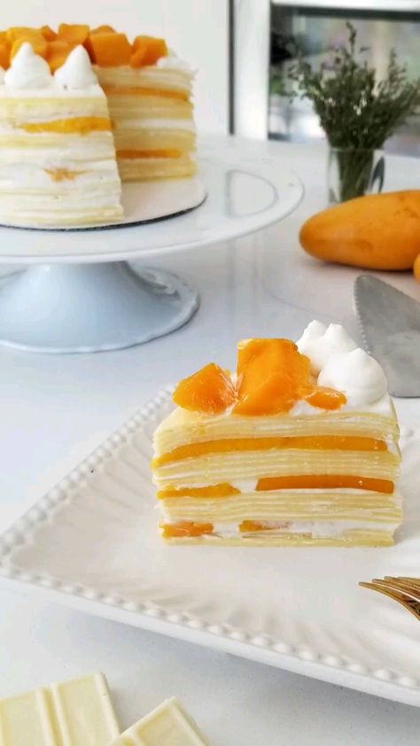 Mango Crepe Cake, Crepe Cake Decoration, Crepe Cake Aesthetic, Bussin Food, Mango Crepe, Mille Crepe Cake, Mille Crepes, Food Photography Fruit, Crepe Cake Recipe