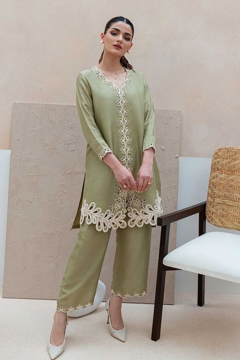 Stylish Kurtis Design, Western Dresses For Women, Latest Dress Design, Neck Designs For Suits, Pakistani Fashion Casual, Cord Set, Pakistani Fancy Dresses, Beautiful Pakistani Dresses, Embroidered Organza