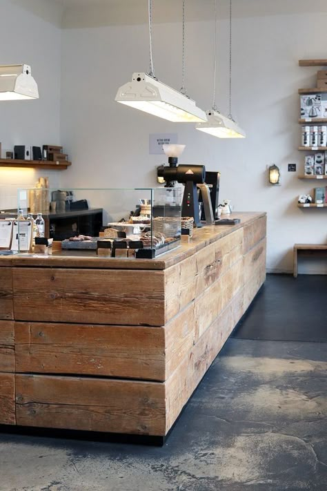 Cafe Shelving, Barn Cafe, Coffee Shop Counter, Cafe Counter, Café Design, Bakery Interior, Rustic Cafe, Coffee Bar Design, Coffee Shop Interior Design