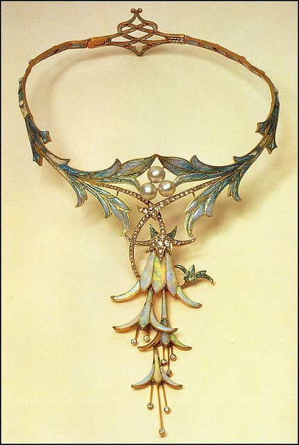 Necklace from Artist Alphonse Mucha - 1905. Designed for Boutique Fouquet? Fuchsia Necklace, Wedding Chest, Bijoux Art Deco, Bijoux Art Nouveau, Art Nouveau Jewelry, Alphonse Mucha, Deco Jewelry, Arts And Crafts Movement, Bling Bling