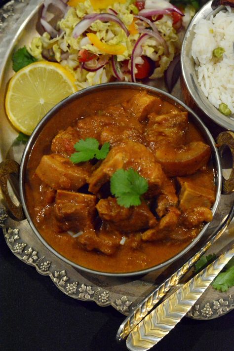 Pork Vindaloo, Gluten Free Chilli, Pork Curry, Indian Flat Bread, Curry Recipes Indian, Using A Pressure Cooker, Thai Curry, Curry Chicken Recipes, Coconut Curry