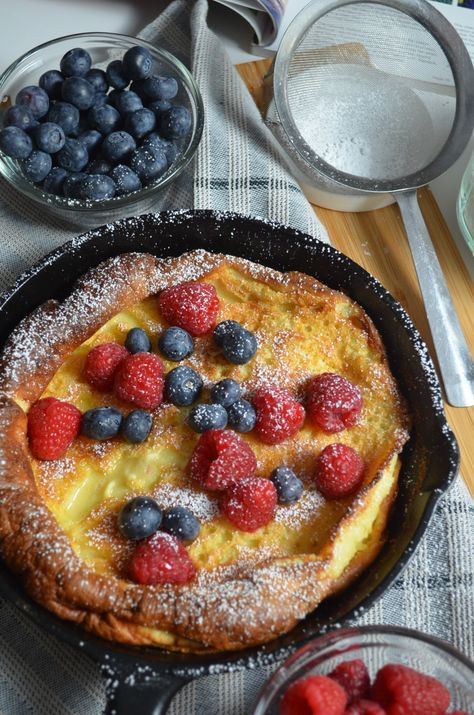 Dutch Baby Pancakes, Pancakes For One, Dutch Baby Recipe, Dutch Pancakes, Baby Pancakes, German Pancakes, Dutch Baby Pancake, Fruit Toppings, Dutch Baby