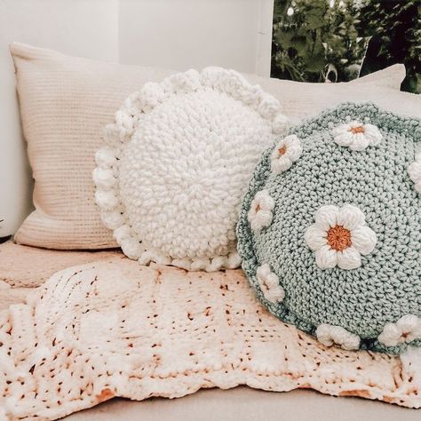 Cute Crochet Throw Pillows, Spring Crochet Pillow, Crochet Pillow Circle, Display Crochet Items, Crochet Decorative Pillows, Fun Crochet Pillows, Puff Flower Crochet Blanket, Daisy Crochet Pillow, Crochet Flower Pillow Pattern Free