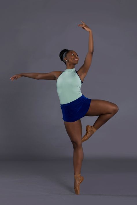 BLACK BROWN AND BEIGE BALLET DANCERS Imani Sailers Nashville Ballet Black Ballet Dancer, Dance Shoot, Professional Ballerina, Dance Photoshoot, Dance Pics, Black Dancers, Dancers Body, Contemporary Ballet, Dancer Poses