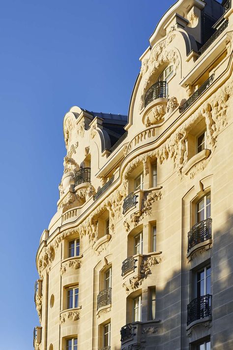 View luxury hotel photos in the Hotel Lutetia gallery to see why the five-star destination in Paris exudes sophistication and charm. Paris Palace, Paris Gallery, Hotel Photos, Classic Villa, Palace Hotel, Dream Houses, Luxury Hotel, Palace, Louvre