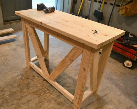 Diy Breakfast Bar, Bar Table Diy, Breakfast Bar Table, Diy Breakfast, Kitchen Bar Table, Bar Diy, High Top Tables, Furniture Building, Pub Set