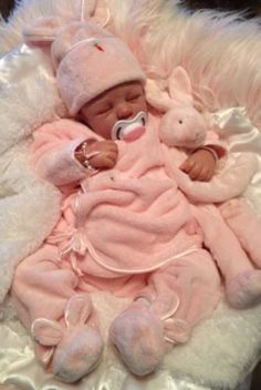 reborn silicone baby dolls for sale - Google Search Real Looking Baby Dolls, Life Like Baby Dolls, Bb Reborn, Real Life Baby Dolls, Real Baby Dolls, Baby Doll Nursery, Fake Baby, Reborn Silicone, Baby Reborn