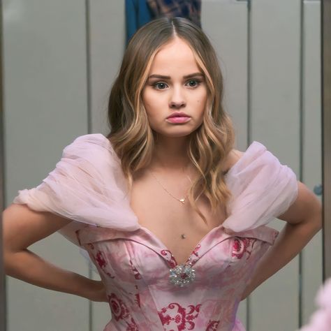 Insatiable Netflix, Debby Ryan, Netflix Movies, Series Movies, Serie Tv, Movies Showing, Good Movies, Blonde Hair, Blonde