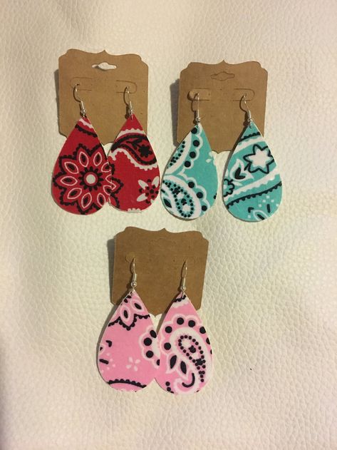 Bandana Crafts, Earrings Fabric, Diy Leather Earrings, Fabric Earrings, Earrings Diy, Fabric Textile, Homemade Jewelry, Big Fashion, Diy Schmuck