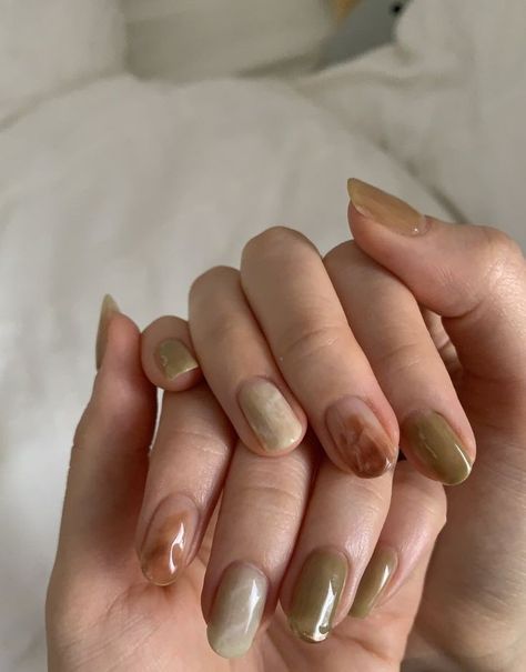 Olive Green Nails, Camouflage Nails, Olive Nails, Membentuk Alis, Hippie Nails, Minimal Nails, Casual Nails, Estilo Hippie, Pretty Gel Nails