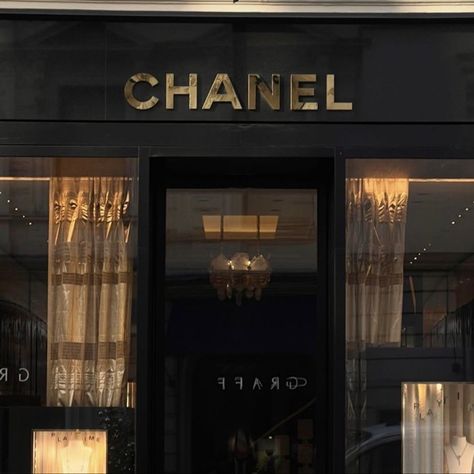 Chanel Core, Chanel Girl, Serena Van, Serena Van Der Woodsen, Super Rich Kids, Art Ancien, Gold Girl, Dark Feminine Aesthetic, Rich Kids