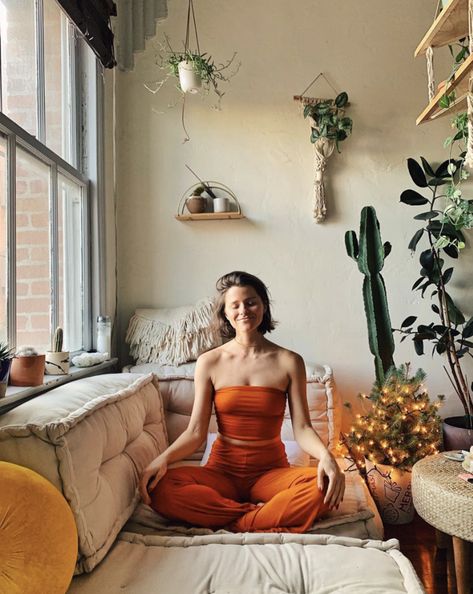 Yogi Lifestyle, Yoga Nature, Yoga Photoshoot, Efficient Workout, Boho Yoga, Yoga Photos, Kundalini Yoga, Yoga Room, Meditation Room