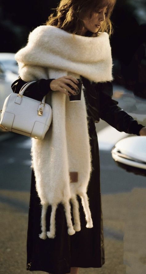 White Scarf Outfit, Big Scarf Outfit, Fur Coat Outfits, Scarf Aesthetic, Winter Perfume, Fashion Fall Outfits, London Girl, Winter Outfits Aesthetic, Big Scarf