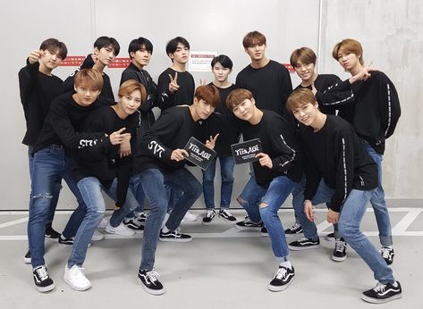 #SEVENTEEN did their first landing in Nagoya~!!! It's an honor for us to be able to do a fansign in Nagoya! {Trans by : SvtTranslate} 《Twt || @pledis_17 | @pledis_17jp》 Seventeen Group, Seventeen Japan, Rose Quartz Serenity, Choi Hansol, Vernon Hansol, Carat Seventeen, Seoul Music Awards, Seventeen Jun, Seventeen Wallpapers