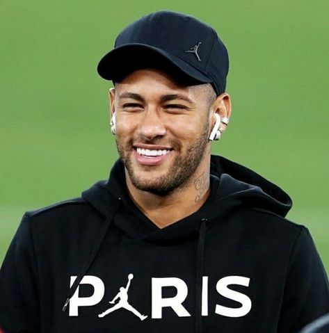 Neymar Brazil, Neymar Psg, Nuh Uh, Neymar Jr Wallpapers, Football Stars, Celebrity Lifestyle, Soccer Boys, Soccer Pictures, Neymar Jr