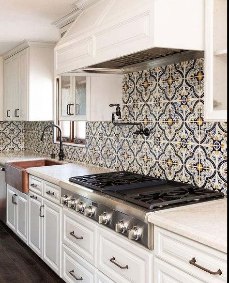 Spanish Style Homes Interior Kitchen, Modern Mexican Living Room, Spanish Tile Kitchen, Spanish Transitional, Spanish Kitchens, Spanish Mediterranean Kitchen, Mexican Tile Kitchen, Spanish Ranch, Spanish Kitchen Design