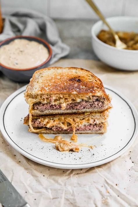 Enjoy the best classic Patty Melt sandwich made with seasoned ground beef, a quick homemade sauce, and melted cheese. This easy recipe is perfect for those looking for a delicious hamburger meat recipe. A satisfying and simple meal that's perfect for lunch or dinner. Save this recipe for your next sandwich night! Patty Melt Sandwich, Sandwich Night, Making Burger Patties, Bread With Cheese, Patty Melt Recipe, Melt Recipe, Sourdough Sandwich, Patty Melt, Hearty Comfort Food