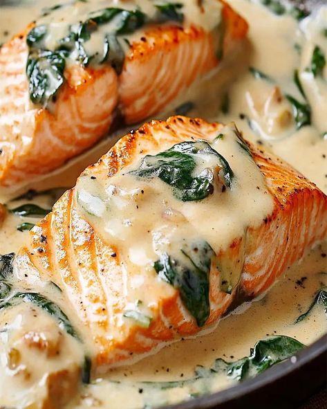 Make this quick and easy Salmon Florentine recipe in 25 minutes! Pan-seared salmon with a creamy spinach sauce. Perfect for weeknight Salmon With Spinach Cream Sauce, Stuffed Flounder Recipes, Salmon In Sauce, Salmon Florentine Recipe, Salmon Spinach Recipes, Salmon Florentine, Cake With Pecans, Salmon Risotto, Spinach Cream Sauce