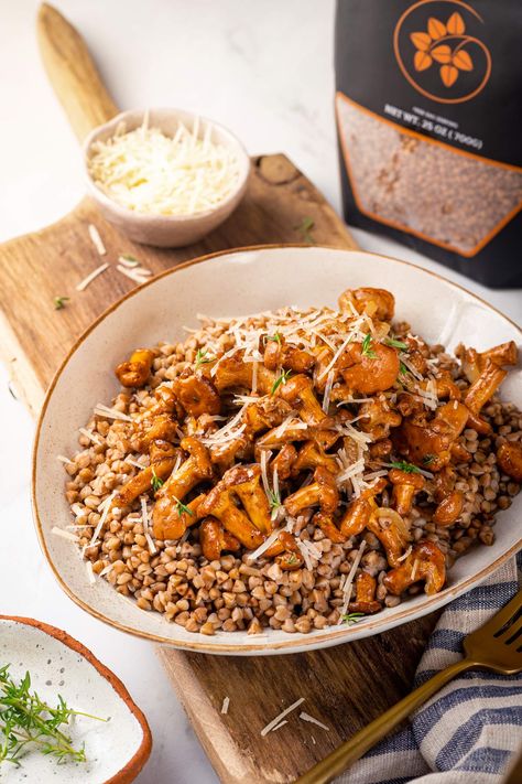 Buckwheat Bowl with Chanterelle Mushrooms Buckwheat Bowl, Chanterelle Mushroom Recipes, Chanterelle Mushrooms, Buckwheat Recipes, Aromatic Herbs, White Flour, Vegetarian Options, Buckwheat, Healthy Ingredient