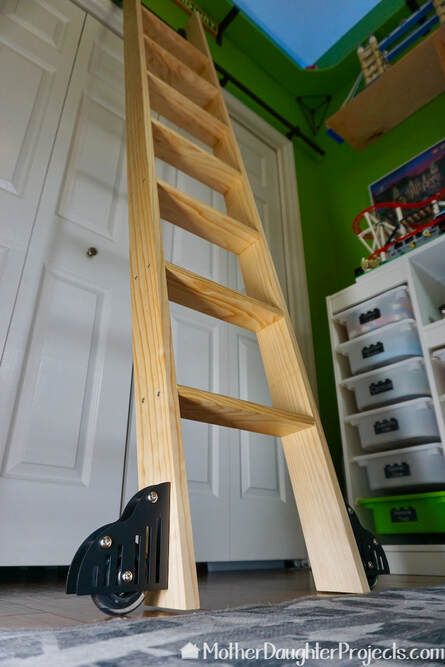 How to Build a Rolling Library Ladder - Mother Daughter Projects Library Ladder To Loft, Diy Sliding Ladder, Wood Ladder Diy, High Kitchen Cabinets, Diy Library Ladder, Diy Wood Ladder, Diy Wooden Ladder, Shelves Books, Library Ladders