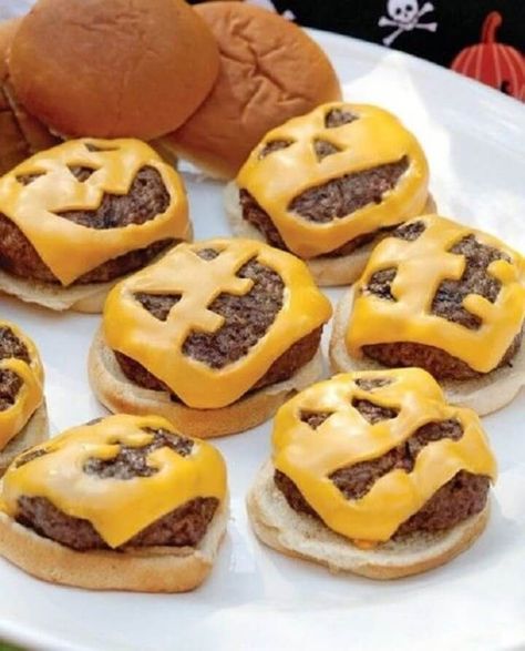 Halloween Food Hacks, Recetas Halloween, Fun Halloween Food, Halloween Fest, Halloween Treats Easy, Halloween Cake, Halloween Dinner, Halloween Goodies, God Mat