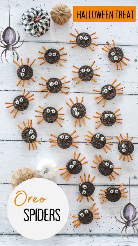 quick, easy, and spook-tacular Halloween treat? These Halloween Oreo Spiders Chocolate Dipped Pretzels Halloween, Spider Oreos Halloween, Oreo Spiders Halloween, Spider Oreos, Creepy Snacks, Chocolate Pretzels Sticks, Oreo Spiders, Spider Treats, Halloween Oreos