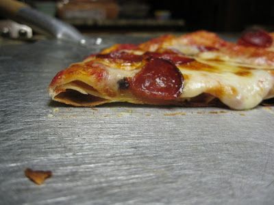 Ryan's Pizza Blog: My first attempt at cloning Shakey's Shakeys Pizza Recipe, Shakey's Pizza, Detroit Style Pizza Recipe, Shakeys Pizza, Yummy Lunch Recipes, Incredible Pizza, Perfect Pizza Dough, Bread Man, Pizza Sauce Recipe