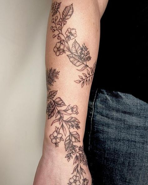 Wraparound Tattoo, Arm Tattoos For Women Forearm, Arm Wrap Tattoo, Floral Arm Tattoo, Underarm Tattoo, Instagram Tattoos, Around Arm Tattoo, Wrap Around Tattoo, Wrap Tattoo