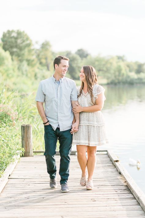 Couples Photos On Dock, Engagement Photos Near Water, Boat Dock Engagement Pictures, Couples Photoshoot On Dock, Engagement Photos On Dock, Engagement Lake Photos, Lake Engagement Shoot, Pond Engagement Pictures, Dock Engagement Photos