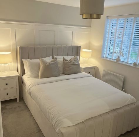 Beige Bedroom Ideas Small Rooms, Bedroom Decor Beige And White, Uk Bedroom Decor, Small Double Bedroom Panelling, Neutral Bedroom Ideas Small Room, Room Ideas White And Beige, Small Double Bedroom Designs, Beige Bedroom With Panelling, White Panel Wall Bedroom