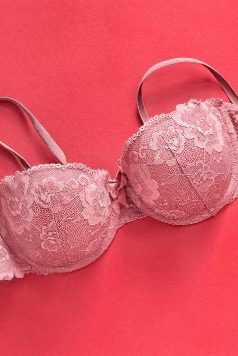 Experts break down the difference between different types of bras, including T-shirt bra, padded bra, convertible bra, push-up bra, strapless bra, balconette bra, plunge bra, and more. #bras #womensfashion #whattowear #comfortablebras Women Bra Top, Push-up Bra, Types Of Bras, Eye Firming, Lace Bras, Lace Bra Set, Women Bra, Convertible Bra, Minimiser Bra