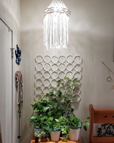 Pothos Trellis, Ikea Plant Stand, Indoor Vines, Ikea Plants, Decorative Trellis, Indoor Trellis, Vine Trellis, Neon Pothos, Wall Trellis